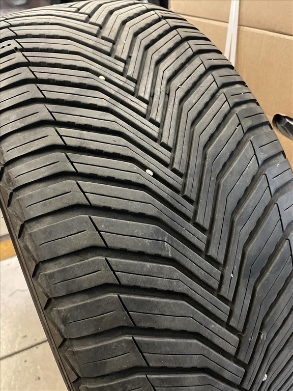  275/4520" használt Michelin négyévszakos gumi gumi 1. kép