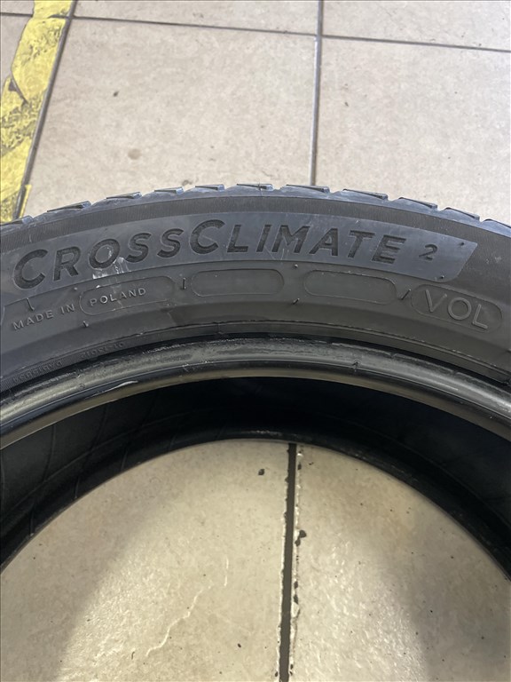  275/4520" használt Michelin négyévszakos gumi gumi 3. kép