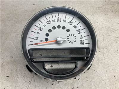 MINI HATCHBACK Kilométeróra