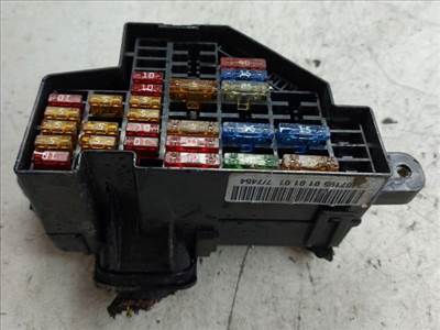 VW PASSAT B6 Biztosítéktábla Doboz