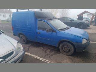 OPEL COMBO (71) Jobb első Dobbetét (Kerékjárati, Műanyag)
