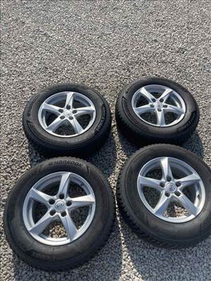  Kia Sorento  5x114.3 16"  (gyári alufelni)  215/70 DOT23/24 Hankook 7mm