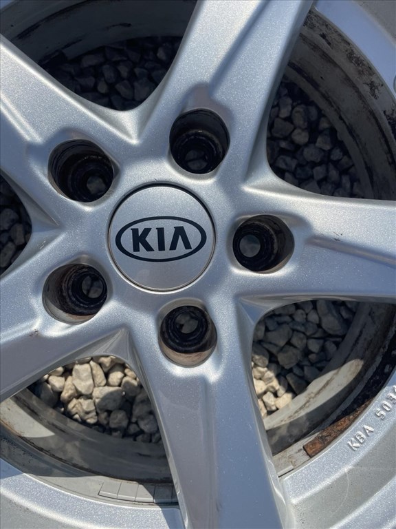  Kia Sorento  5x114.3 16"  (gyári alufelni)  215/70 DOT23/24 Hankook 7mm 6. kép