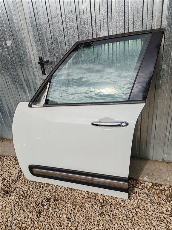 Fiat 500L bontott alkatrészei, olasz, rozsdamentes. Fehér, hibátlan megmaradt alkatrészek.  6. kép