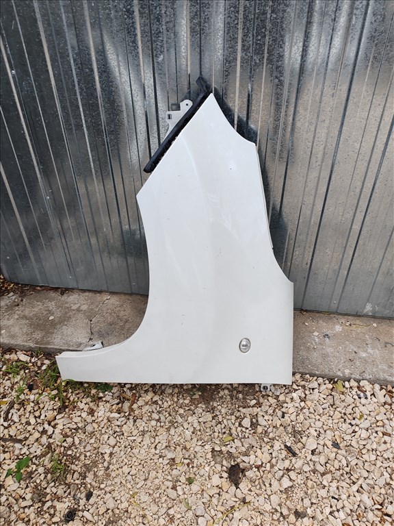 Fiat 500L bontott alkatrészei, olasz, rozsdamentes. Fehér, hibátlan megmaradt alkatrészek.  7. kép