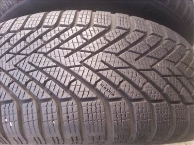  205/60R16 Pirelli újszerű 2 db téli gumi 