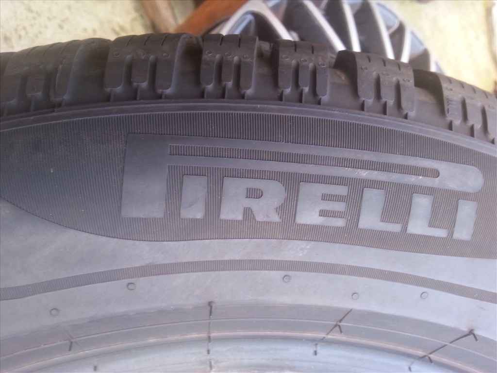  205/60R16 Pirelli újszerű 2 db téli gumi  5. kép