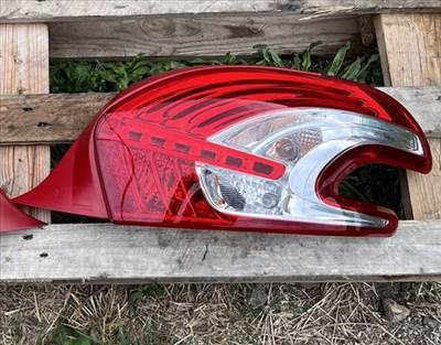 Peugeot 208 I Jobb hátsó lámpa 9672628380