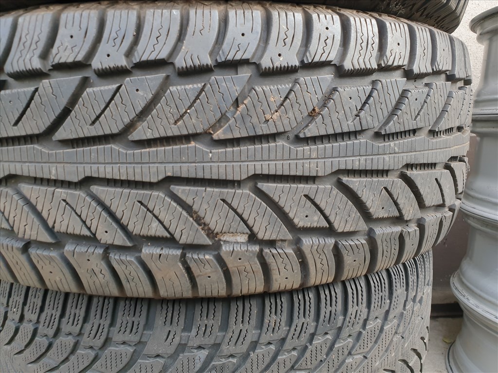  265/60 18 Cooper Weather-Master WSC 3. kép