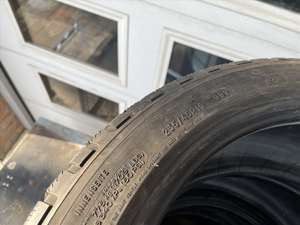  235/4519" használt Pirelli téli gumi  8. kép