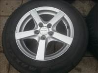  5x114.3 lyukosztású 16" Toyota C-HR alufelni, rajta 215/65 használt Maxxis téli gumi 