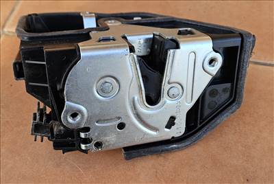 BMW 520 F10/F11 Jobb első ajtózár  7229458