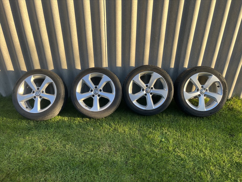  5x112 lyukosztású 17" újszerű alufelni, rajta 225/45 használt Laufenn nyári gumi gumi  1. kép