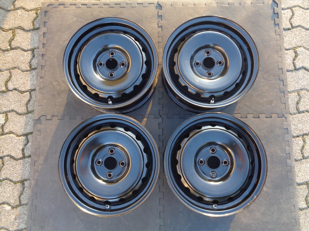 Hyundai I20 lemezfelni 15-ös, 4×100-as osztó szenzorral újszerűen eladó. 1. kép