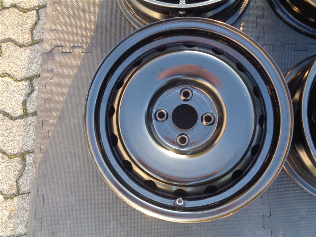 Hyundai I20 lemezfelni 15-ös, 4×100-as osztó szenzorral újszerűen eladó. 3. kép