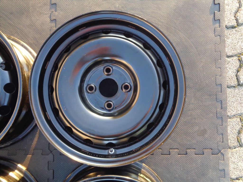 Hyundai I20 lemezfelni 15-ös, 4×100-as osztó szenzorral újszerűen eladó. 4. kép