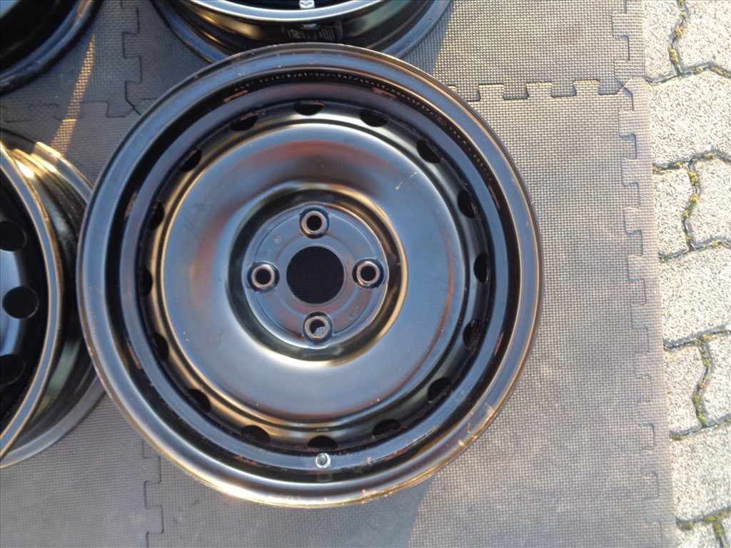 Hyundai I20 lemezfelni 15-ös, 4×100-as osztó szenzorral újszerűen eladó. 5. kép