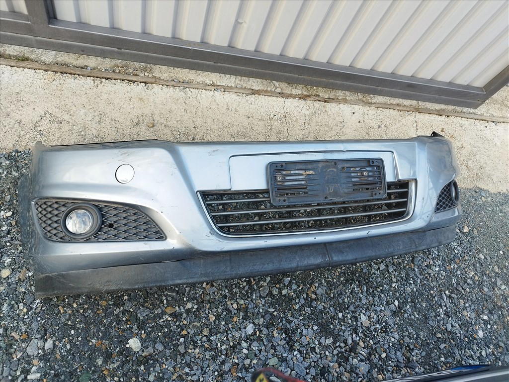 Opel Astra H lökhárító  1. kép
