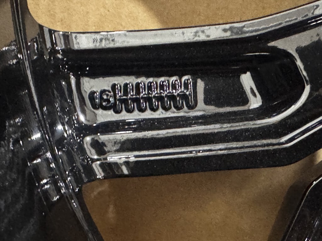 R18 Original Volkswagen 7J ET43 - 5NA 601 025B / 5NA601025B 1db felni alufelni 5. kép