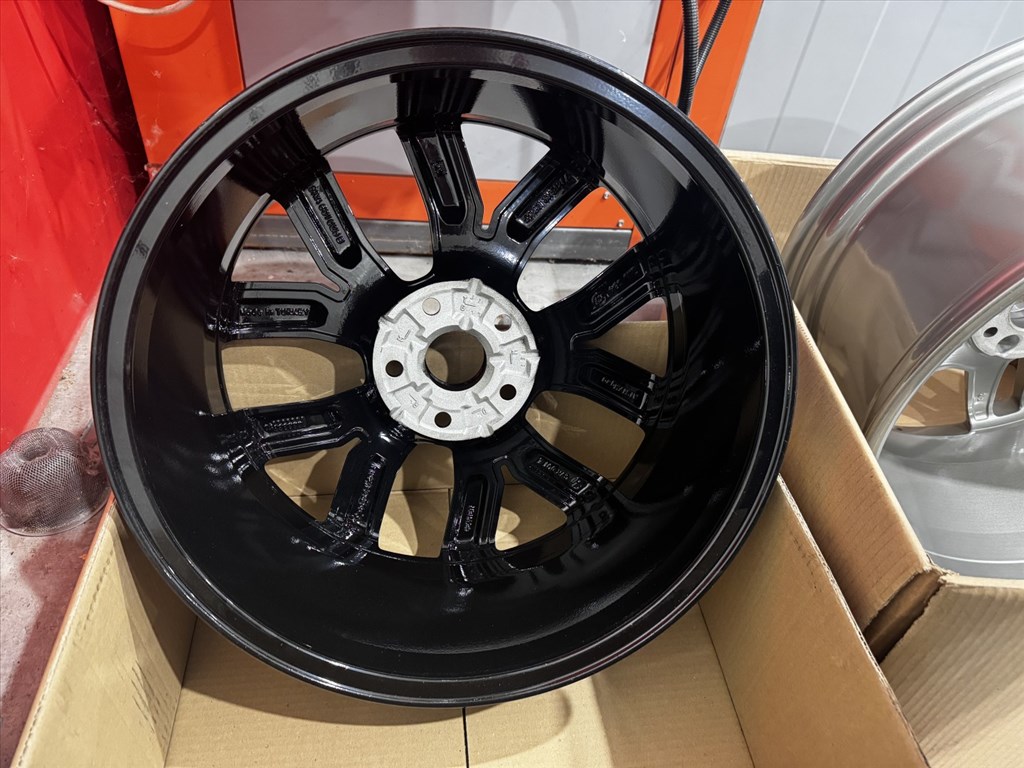 R18 Original Volkswagen 7J ET43 - 5NA 601 025B / 5NA601025B 1db felni alufelni 11. kép