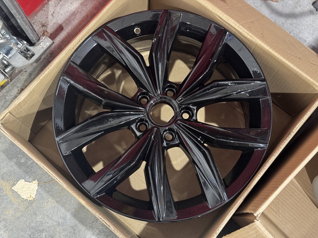 R18 Original Volkswagen 7J ET43 - 5NA 601 025B / 5NA601025B 1db felni alufelni 15. kép