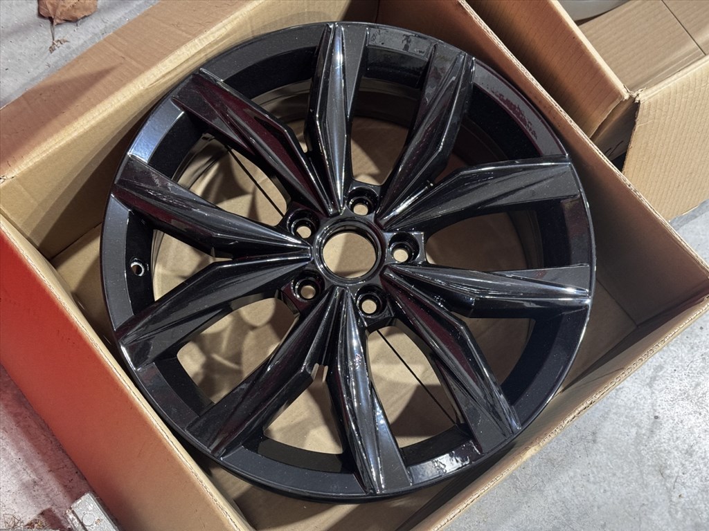 R18 Original Volkswagen 7J ET43 - 5NA 601 025B / 5NA601025B 1db felni alufelni 16. kép