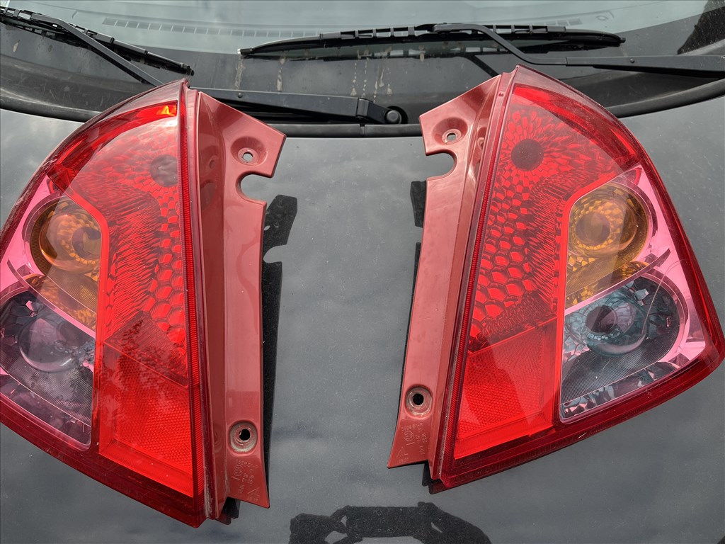 Suzuki swift hátsó lámpa  1. kép