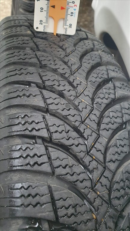  4x100 lyukosztású 13" használt Stilauto alufelni, rajta 155/80 használt Nexen téli gumi gumi  2. kép