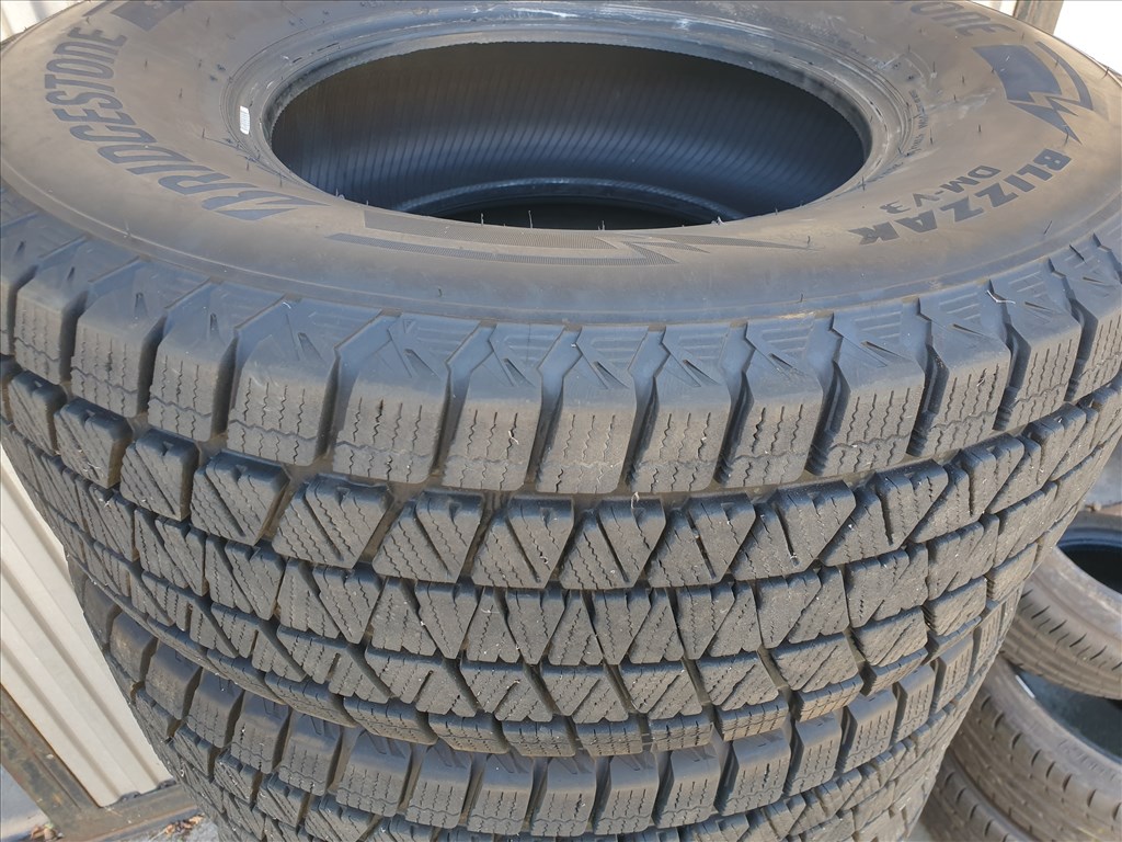  265/70 16 Bridgestone Blizzak DM-V3 5. kép