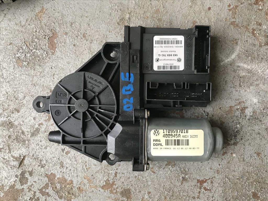 VW GOLF V_OCTAVIA II_ bal első ablakemelő motor 1k0959793g 1. kép