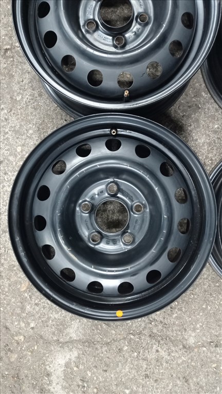  5x114.3 lyukosztású 5,5JJ 15" használt (gyári felni) lemezfelni 2. kép