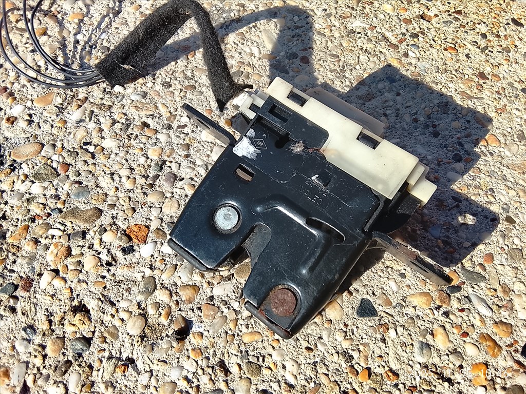 Renault Mégane II csomagtér ajtó alsó zár  8200076240 2. kép