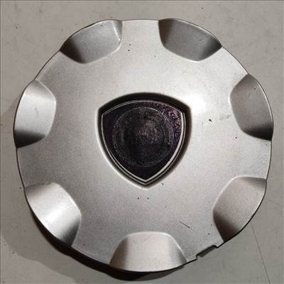 204300 Lancia Delta 2008-2014 Felni közép kupak, a képen látható sérüléssel 735453780