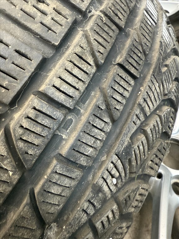  5x120 lyukosztású 17" használt alufelni, rajta 205/65 használt Pirelli téli gumi gumi  3. kép