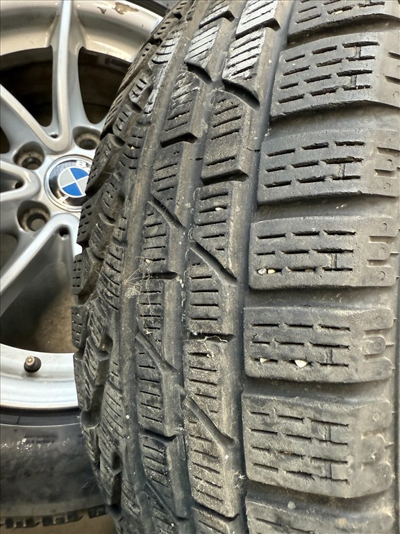  5x120 lyukosztású 17" használt alufelni, rajta 205/65 használt Pirelli téli gumi gumi  4. kép