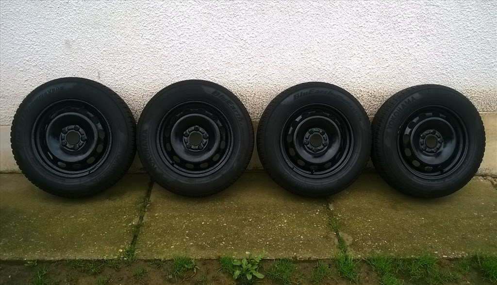 Eladó 4db 15-ös 5x108-as Ford-Volvo lemezfelni 195/65R15 Yokohama téli gumival 1. kép