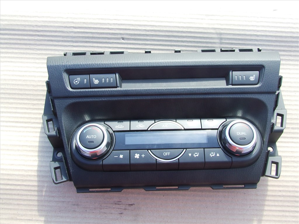Mazda 3 (BM) fűtés panel klima vezérlőegység  1. kép