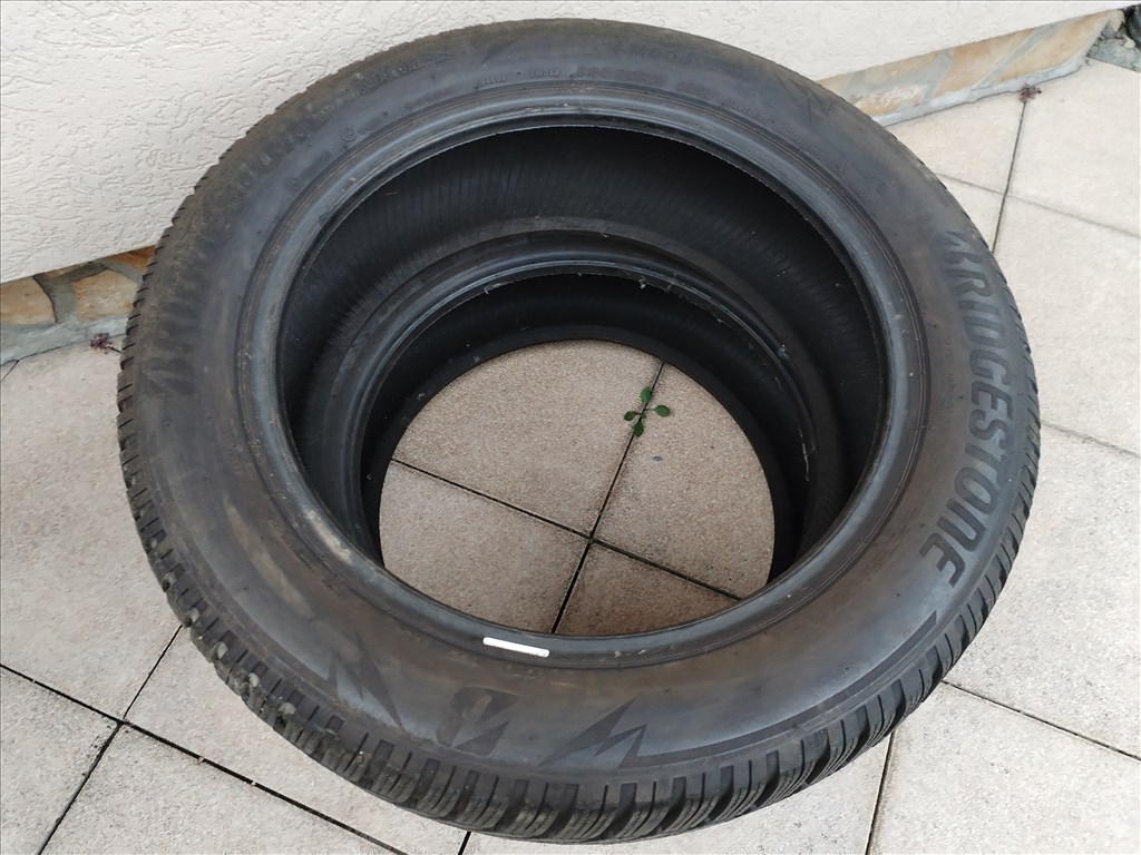  235/5519" újszerű Bridgestone téli gumi 2 db 2. kép