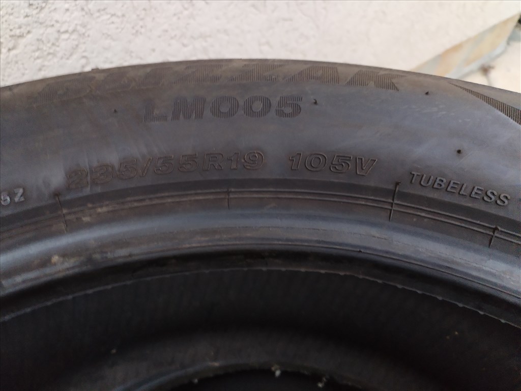  235/5519" újszerű Bridgestone téli gumi 2 db 3. kép