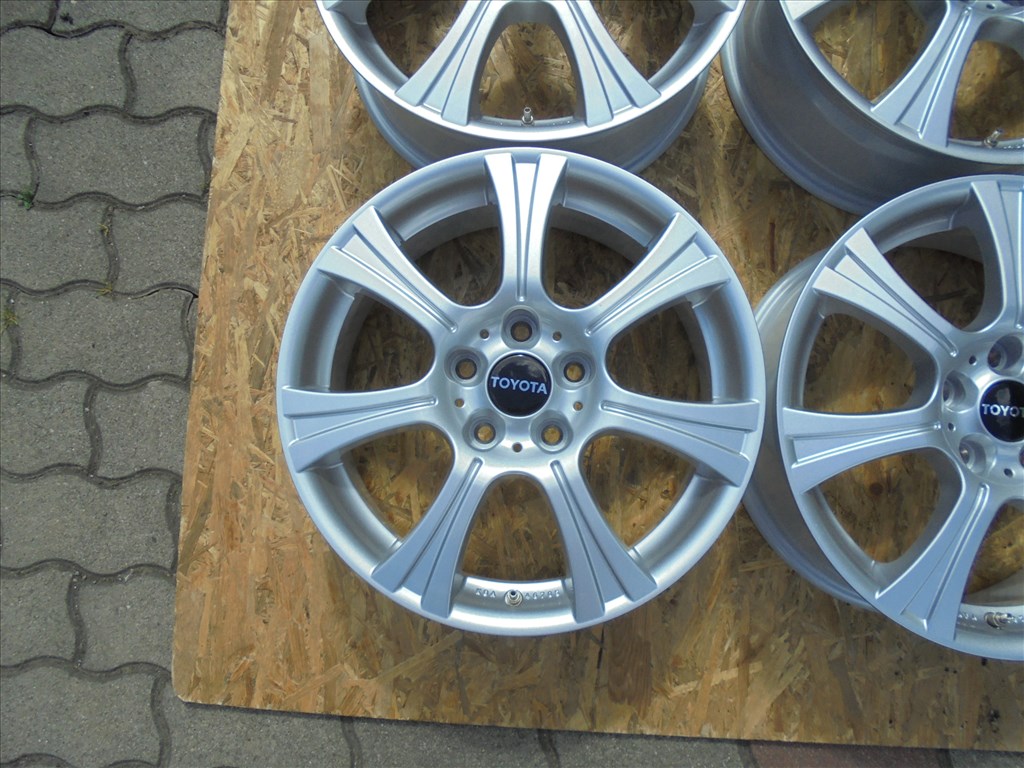 Új " 17-es RC 5 x 114.3-as alufelni eladó 3. kép