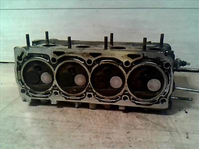VOLKSWAGEN POLO VARIANT 97-01 Hengerfej. benzines