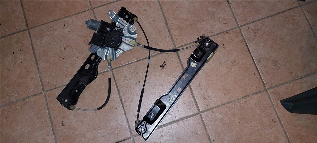 Opel Astra J 5 ajtós jobb első ablakemelő elektronika  1. kép