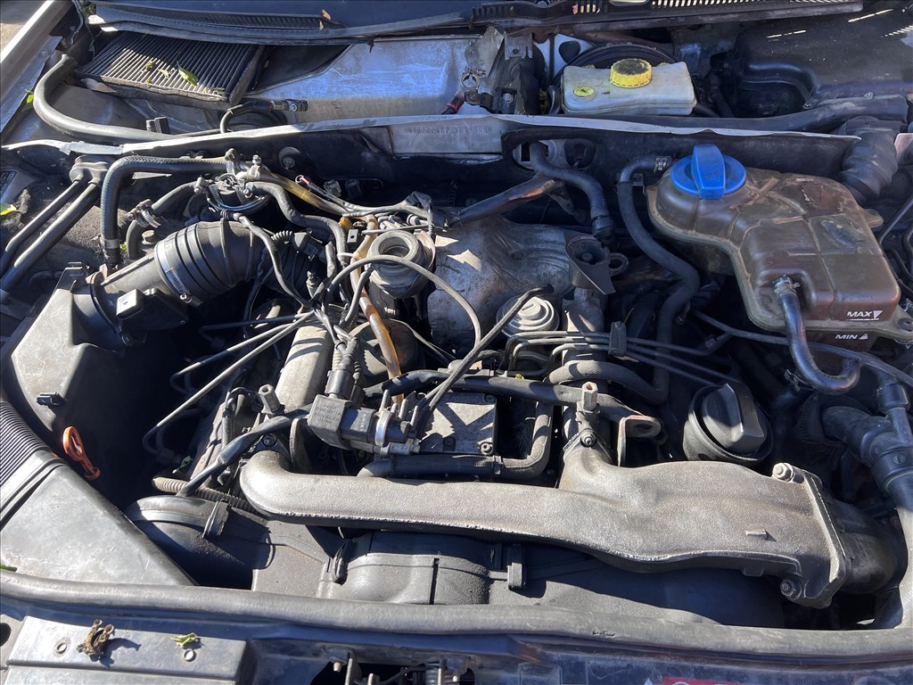 Audi A6 (C5 - 4B) 2.5D bontott alkatrészei 3. kép