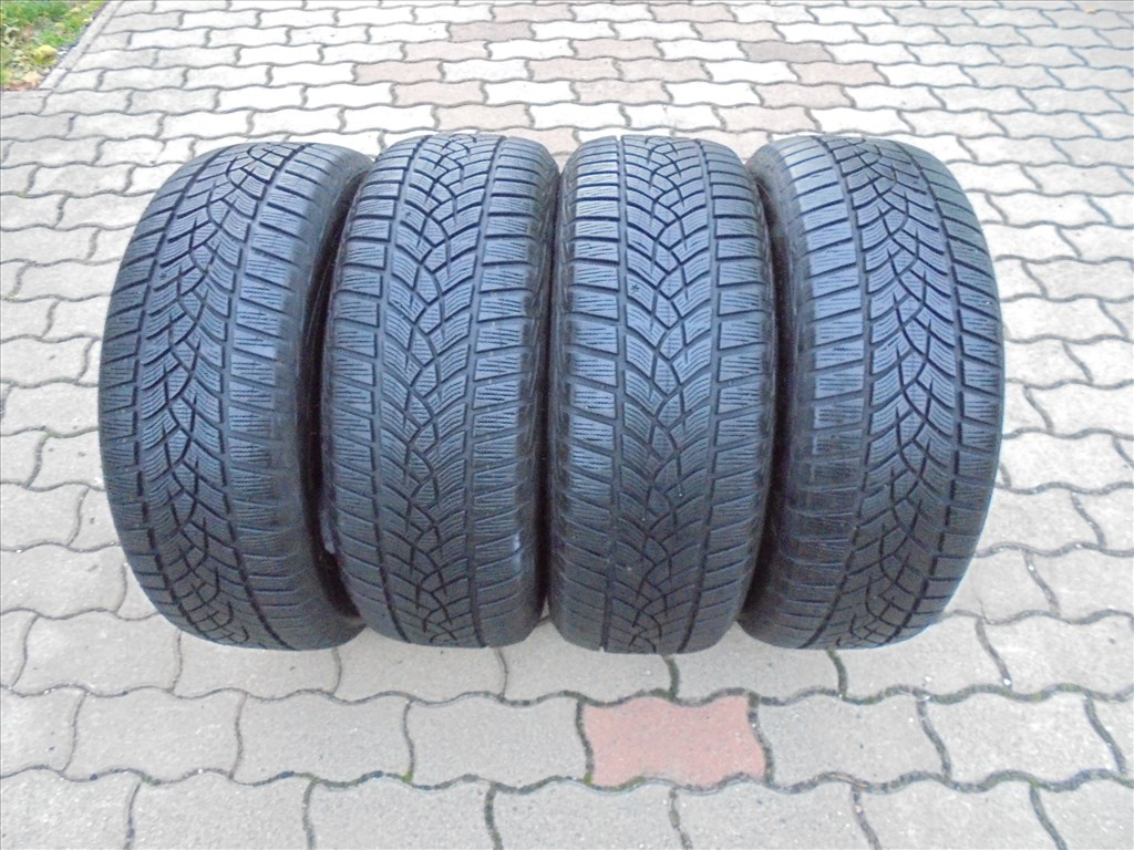 215/60 R 16" használt Goodyear téli gumi eladó 1. kép
