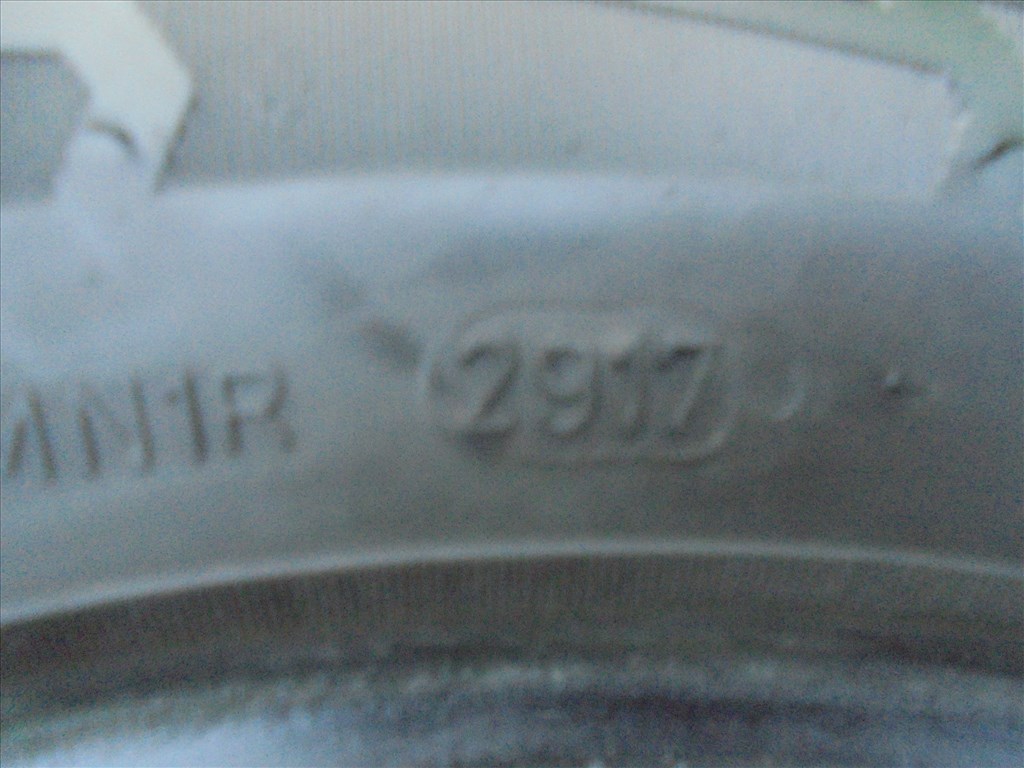 215/60 R 16" használt Goodyear téli gumi eladó 6. kép