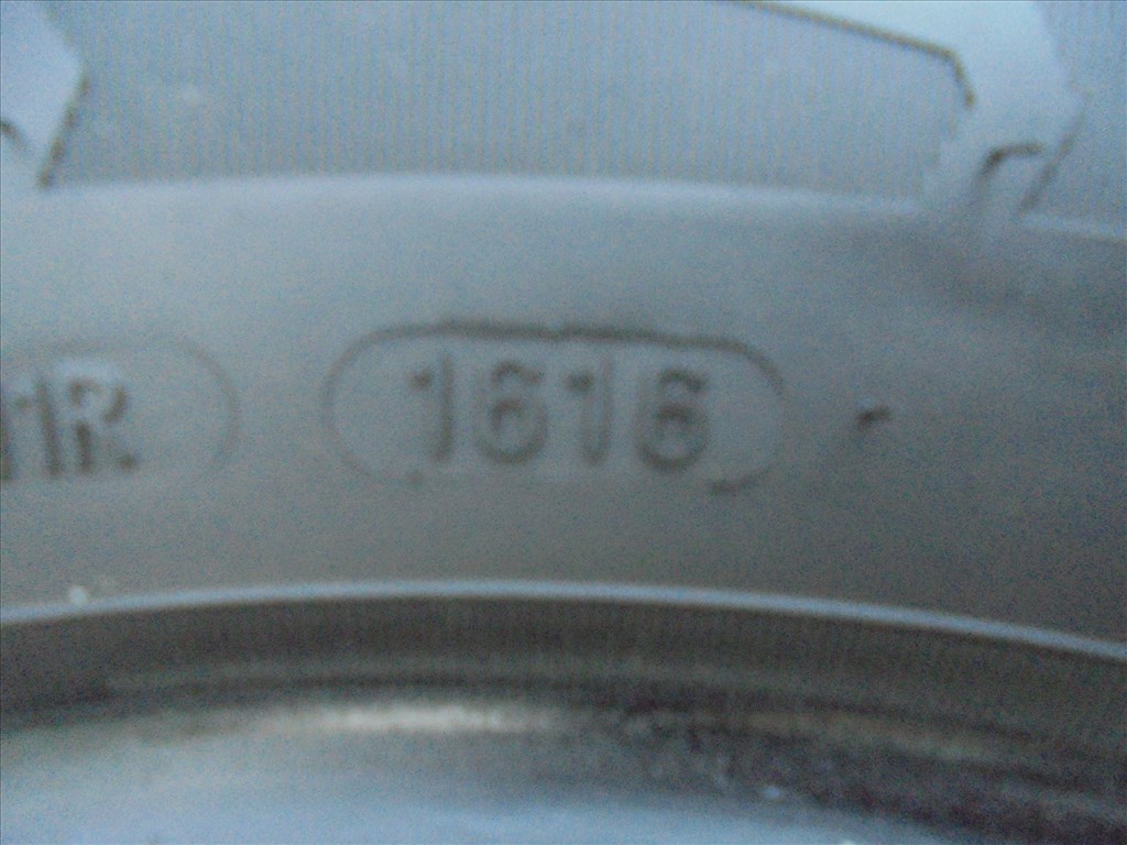 215/60 R 16" használt Goodyear téli gumi eladó 7. kép