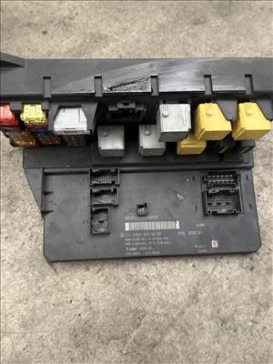 Mercedes Vito (2nd gen) W639 Biztosíték tábla  a9069004800