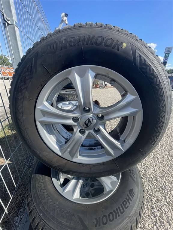  Hyundai IX 35 16" újszerű (gyári alufelni) 215/70 R16 újszerű Hankook téli gumi  3. kép