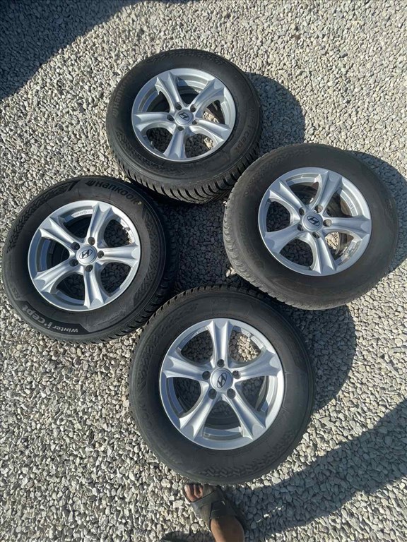  Hyundai IX 35 16" újszerű (gyári alufelni) 215/70 R16 újszerű Hankook téli gumi  4. kép