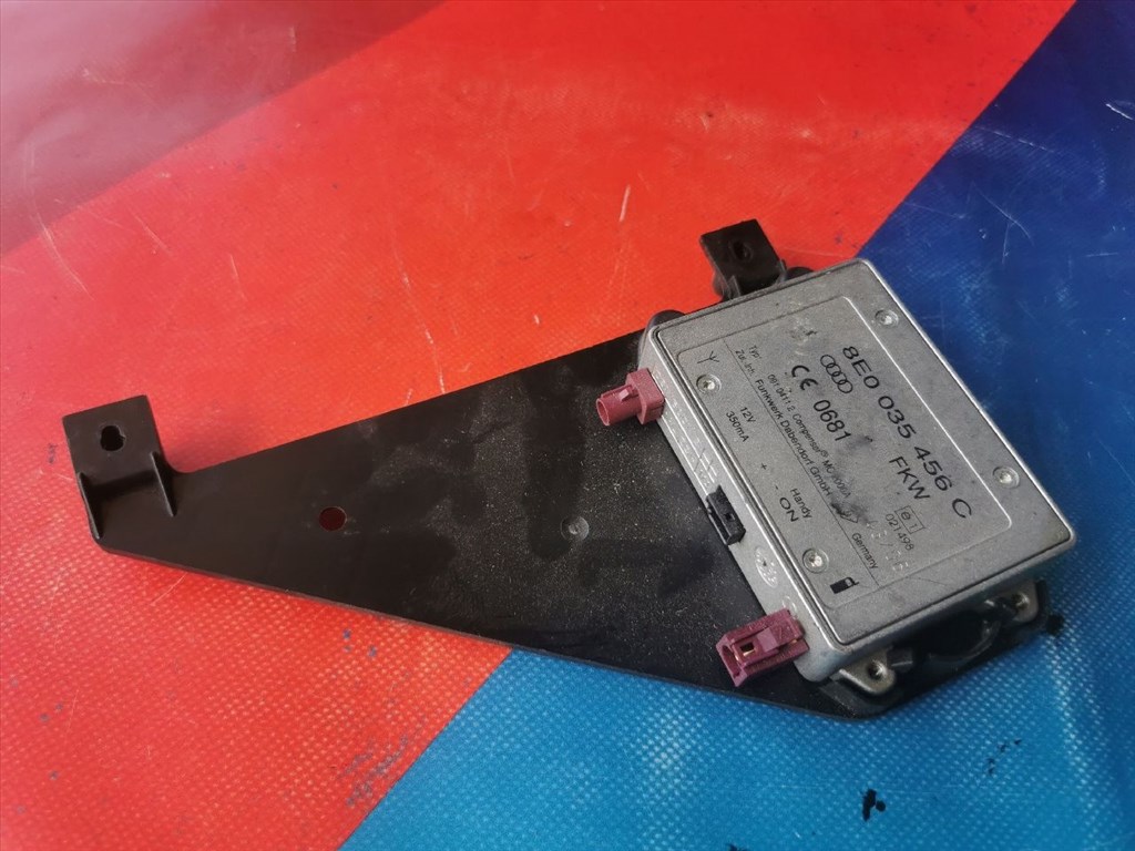 Audi A6 (C6 - 4F) C6 - 4F AUDI A6 C6 Antenna Erősítő  8e0035456c 2. kép